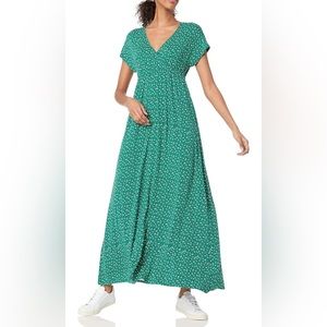 NWT Women’s Short Sleeve Kelly Green and Floral  V-Neck High Waisted Maxi Dress